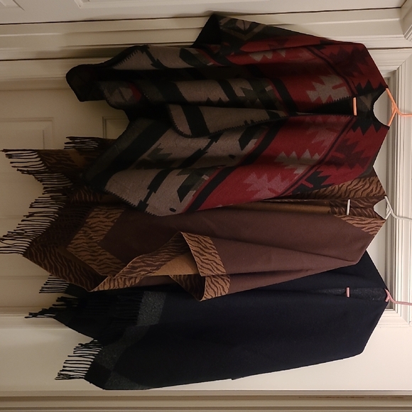 3 Elegant Multicolor Geometric Shawl Wrap - Picture 2 of 4